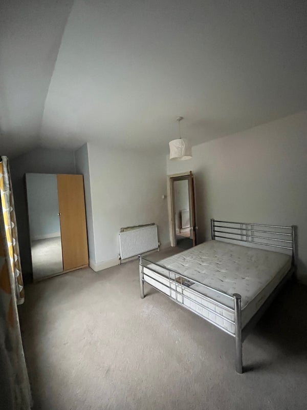 Room Albert Road in Sheffield