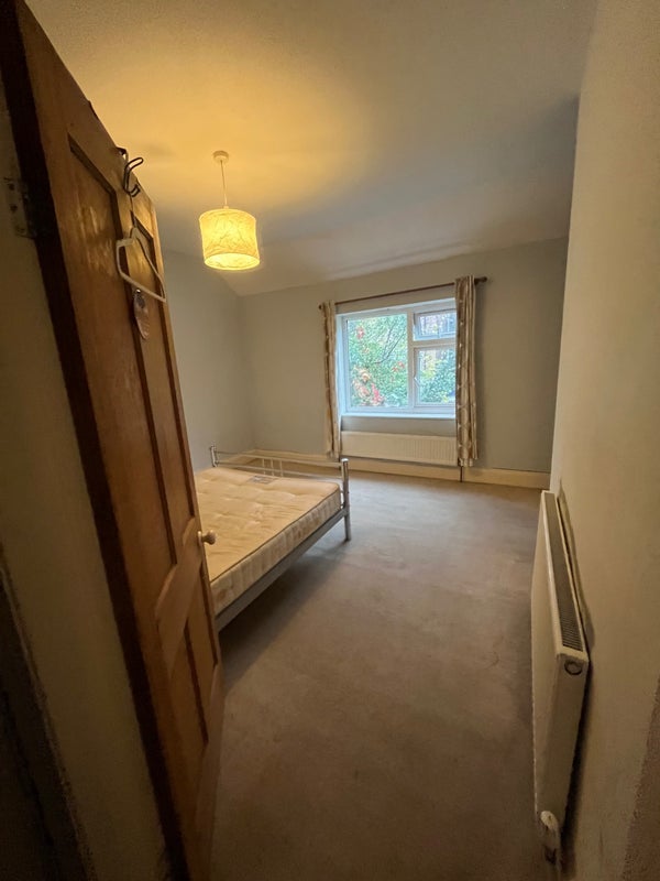 Room Albert Road in Sheffield