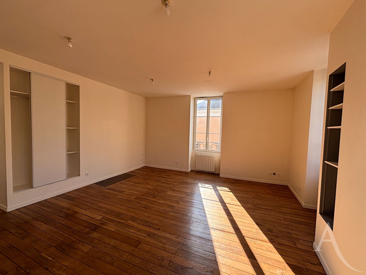Flat Rue Jean-Jacques Rousseau in Châteauroux