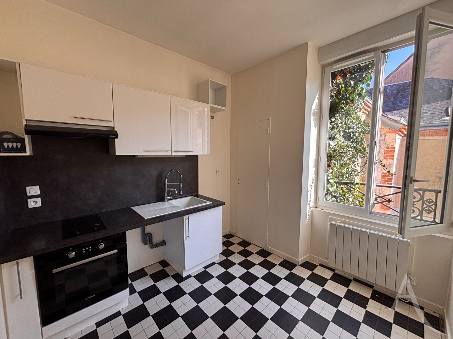 Flat Rue Jean-Jacques Rousseau in Châteauroux