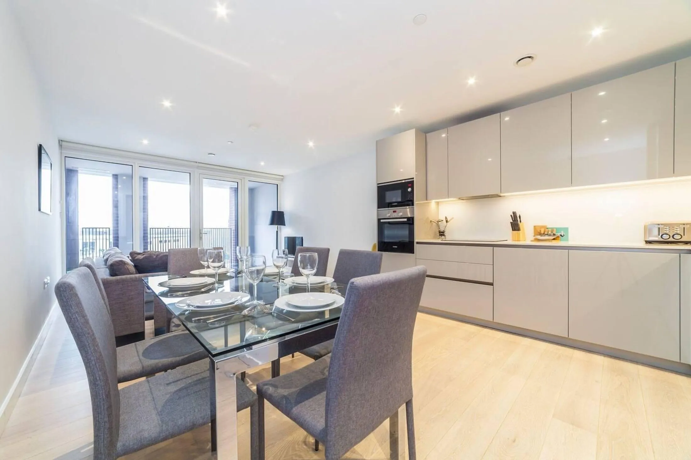Flat Sayer Street in Greater London