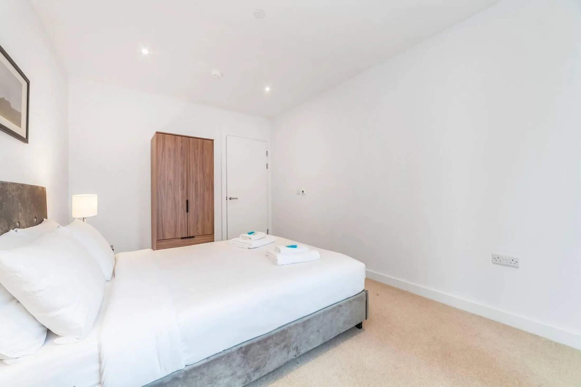 Flat Sayer Street in Greater London