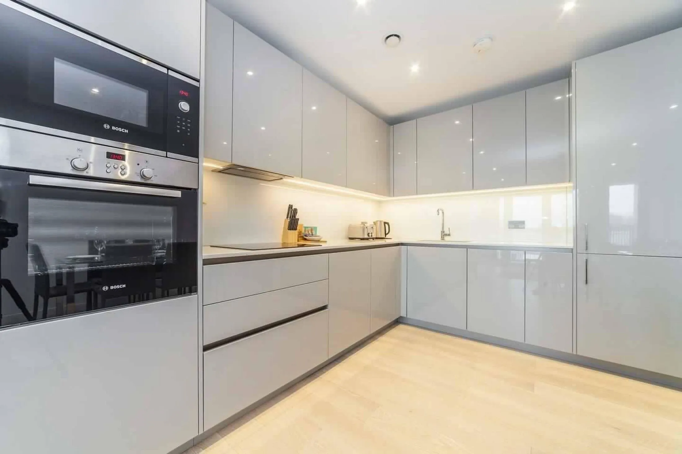 Flat Sayer Street in Greater London