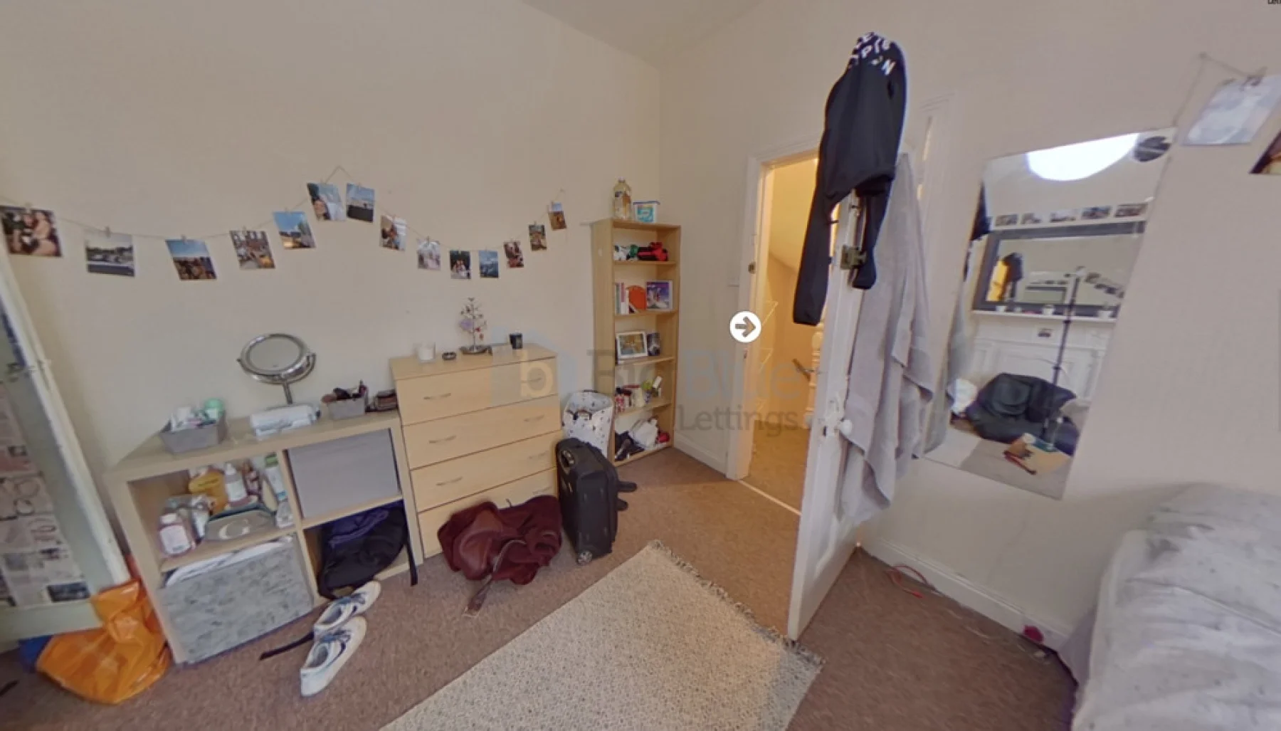 Flat Brudenell Avenue in Leeds
