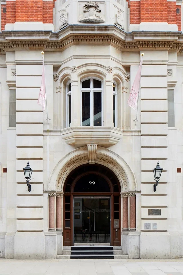 Flat Leman Street in Greater London