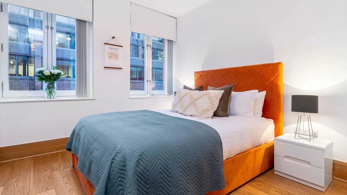 Flat Leman Street in Greater London