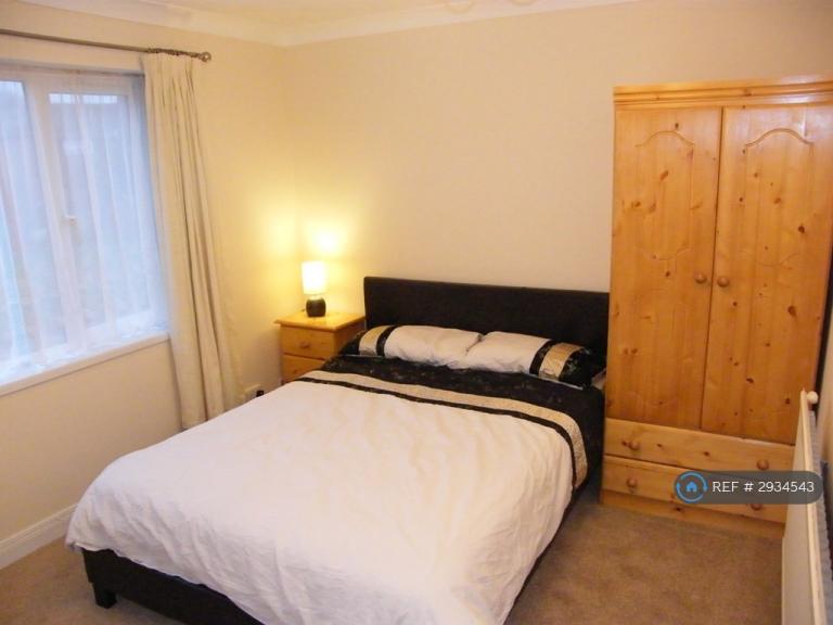Room Brookhouse Road in Rushmoor