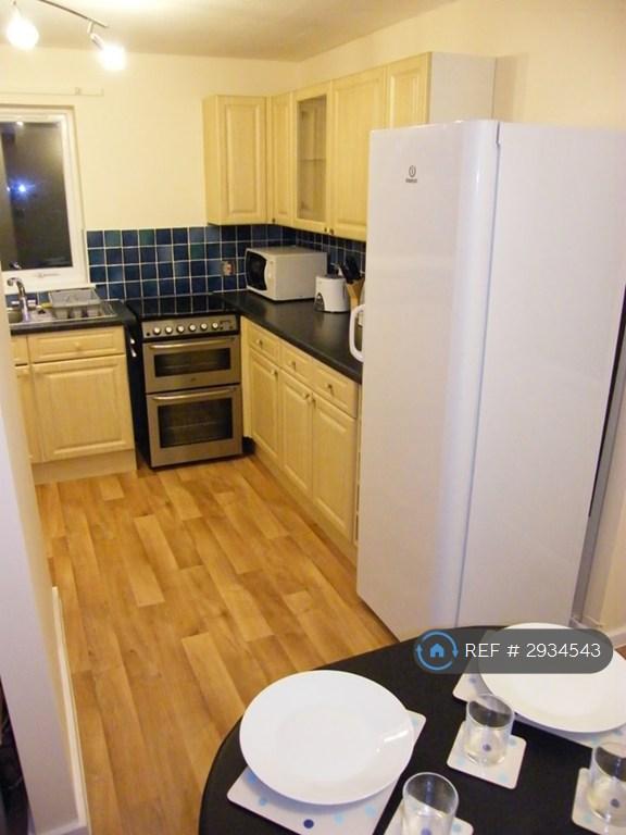 Room Brookhouse Road in Rushmoor