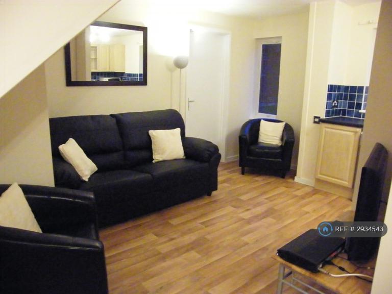 Room Brookhouse Road in Rushmoor