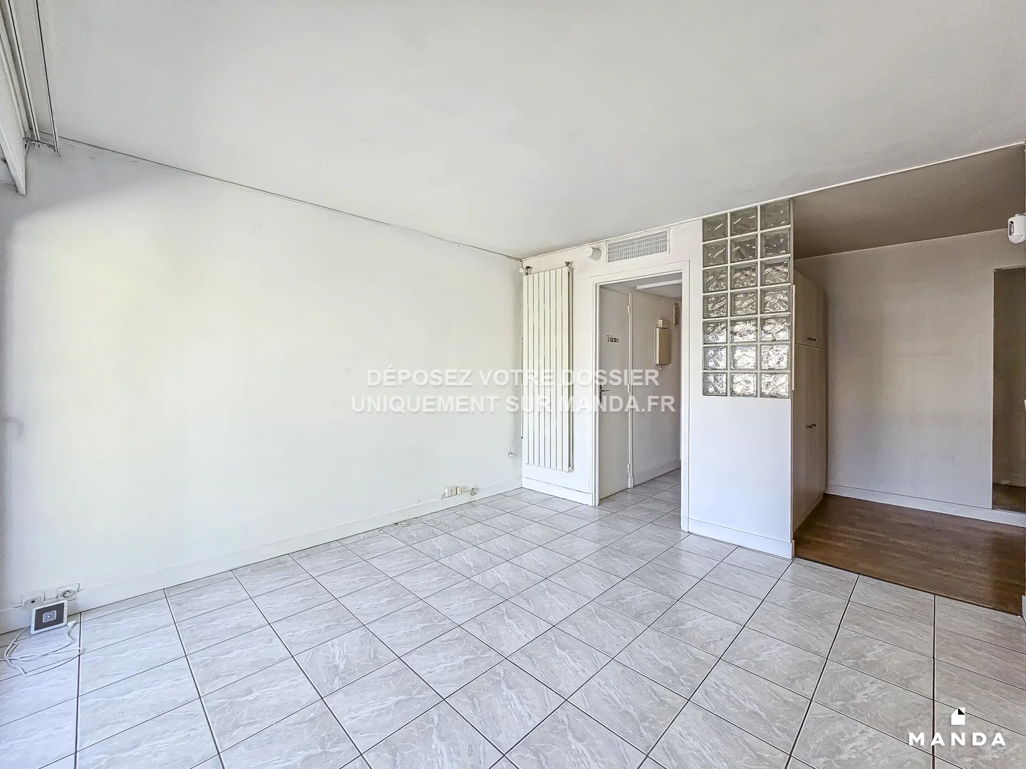 Flat Rue Victor Hugo in Courbevoie