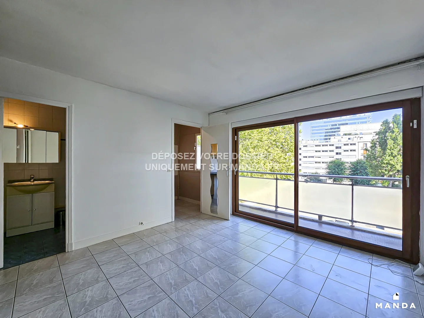 Flat Rue Victor Hugo in Courbevoie