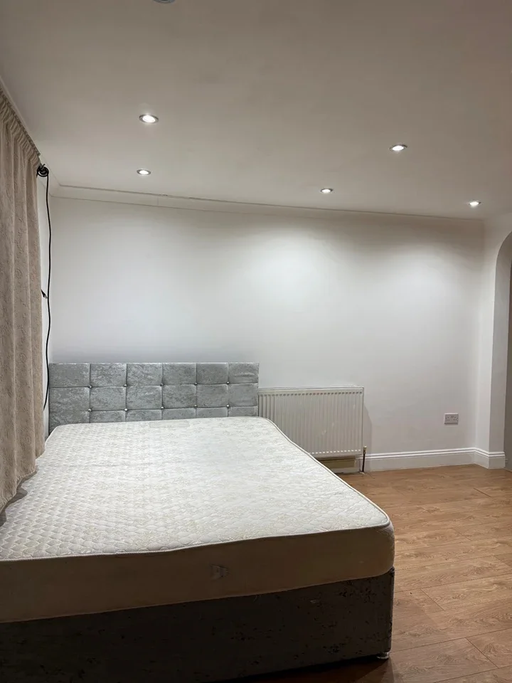 Flat Hoe Street in Greater London