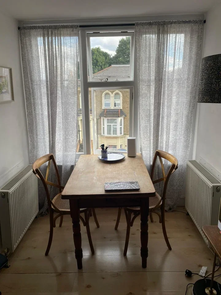 Flat Warwick Road in Greater London