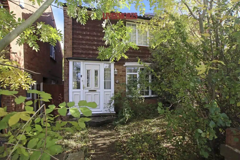 House Mitchell Avenue in Gravesend