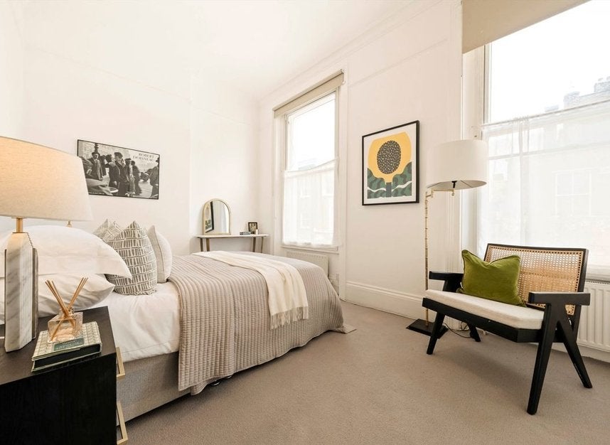 Flat Portobello Road in Greater London