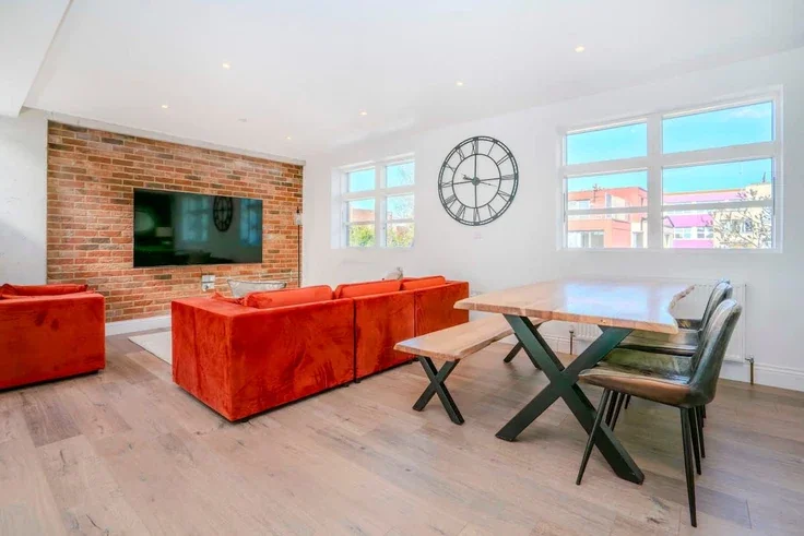 House Elm Grove in Greater London