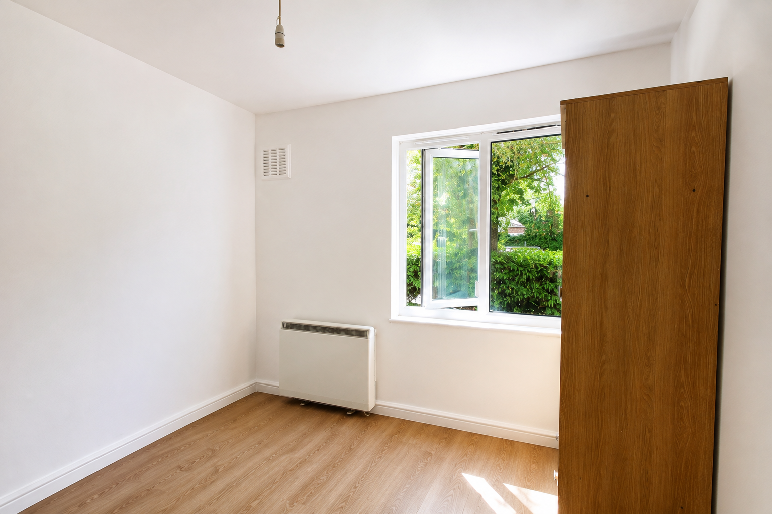 Flat Keswick Court in Greater London