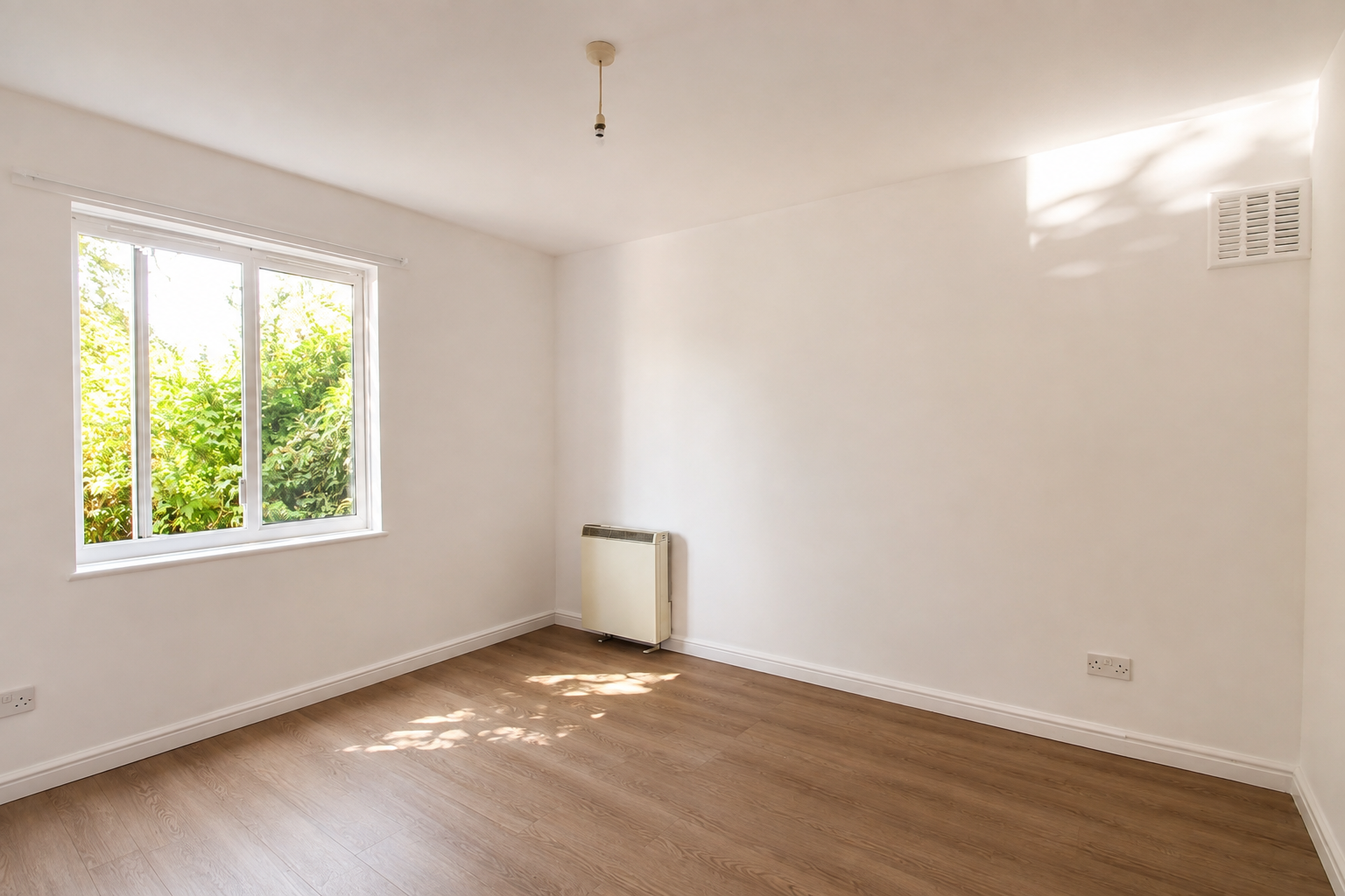 Flat Keswick Court in Greater London