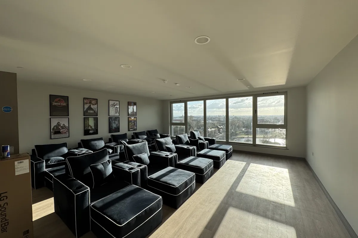 Flat Victoria Road in Greater London
