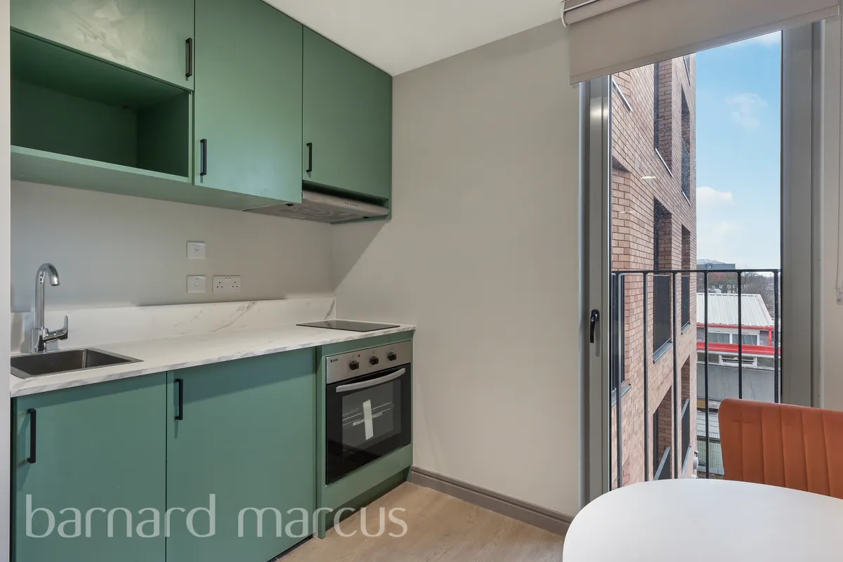 Flat Victoria Road in Greater London