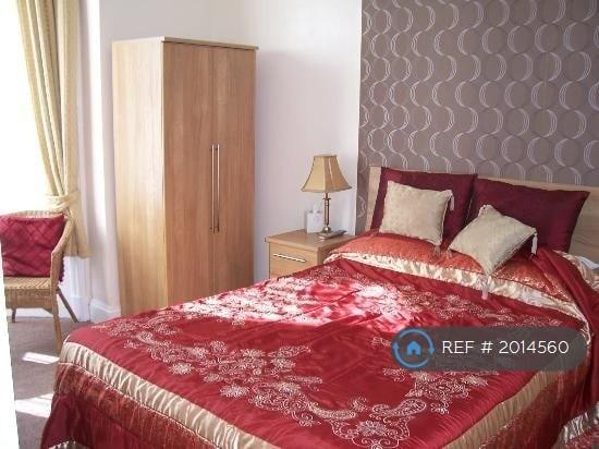 Room Barking Road in Greater London