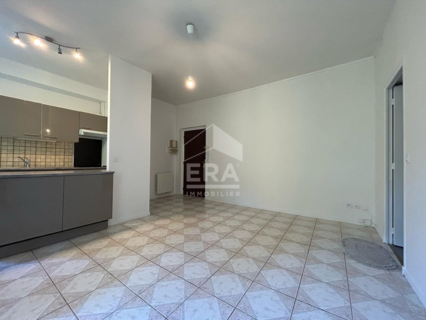 Flat Rue de la Fontaine Couverte in Dammarie-les-Lys