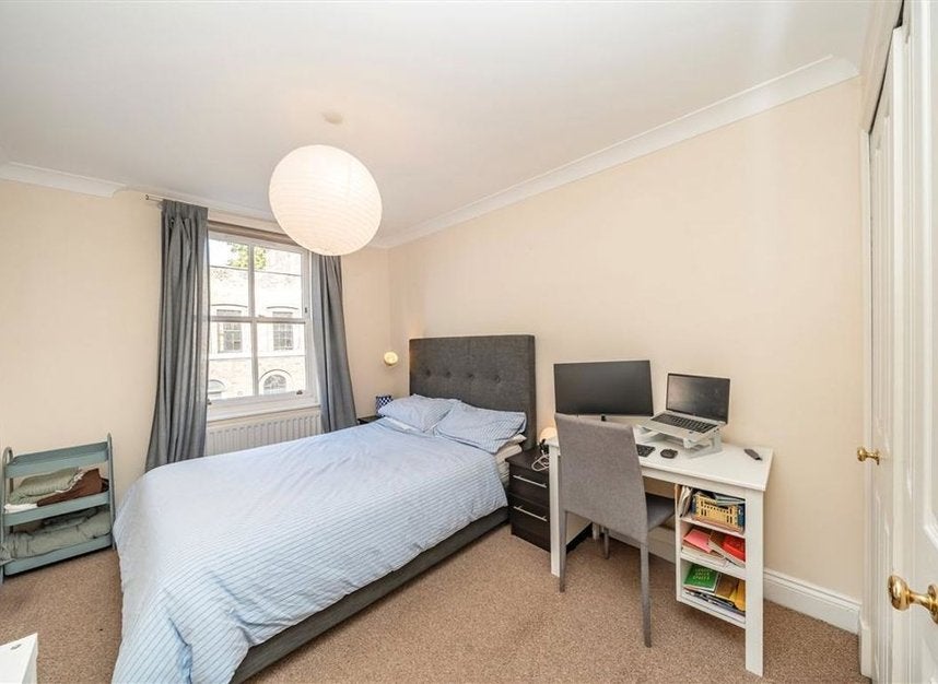 Flat Falmouth Road in Greater London
