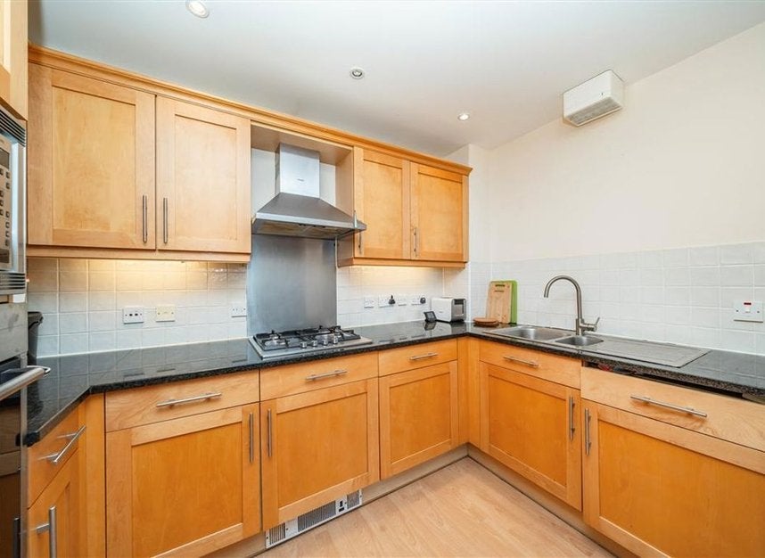 Flat Falmouth Road in Greater London