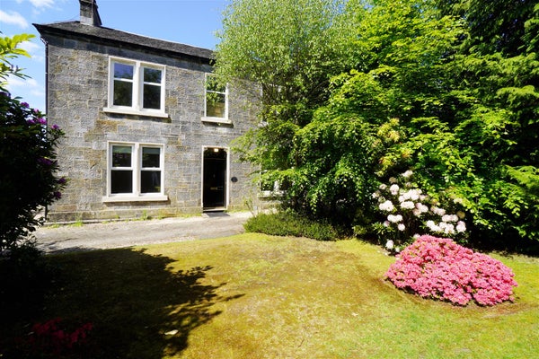Flat Woodlands Street in Milngavie