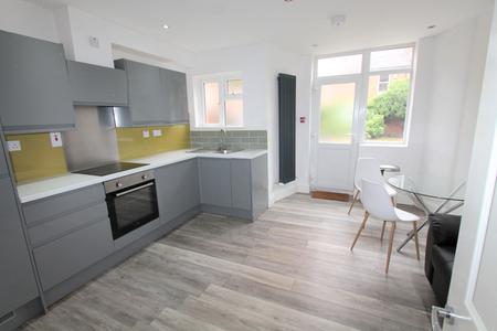 Flat Russell Terrace in Royal Leamington Spa