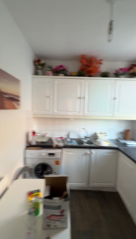 Flat Regal Row in Greater London