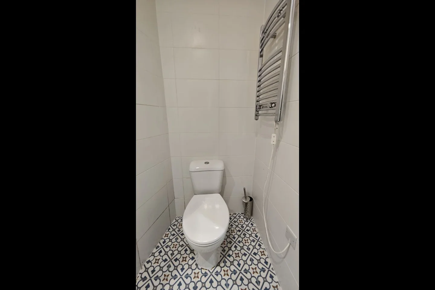 Flat Hanworth Road in Greater London