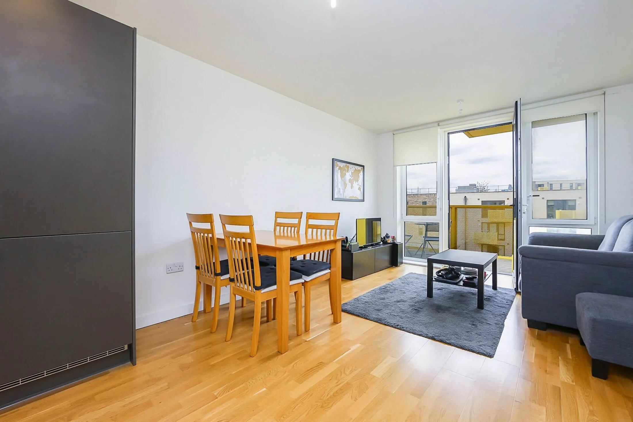 Flat Shandy Street in Greater London