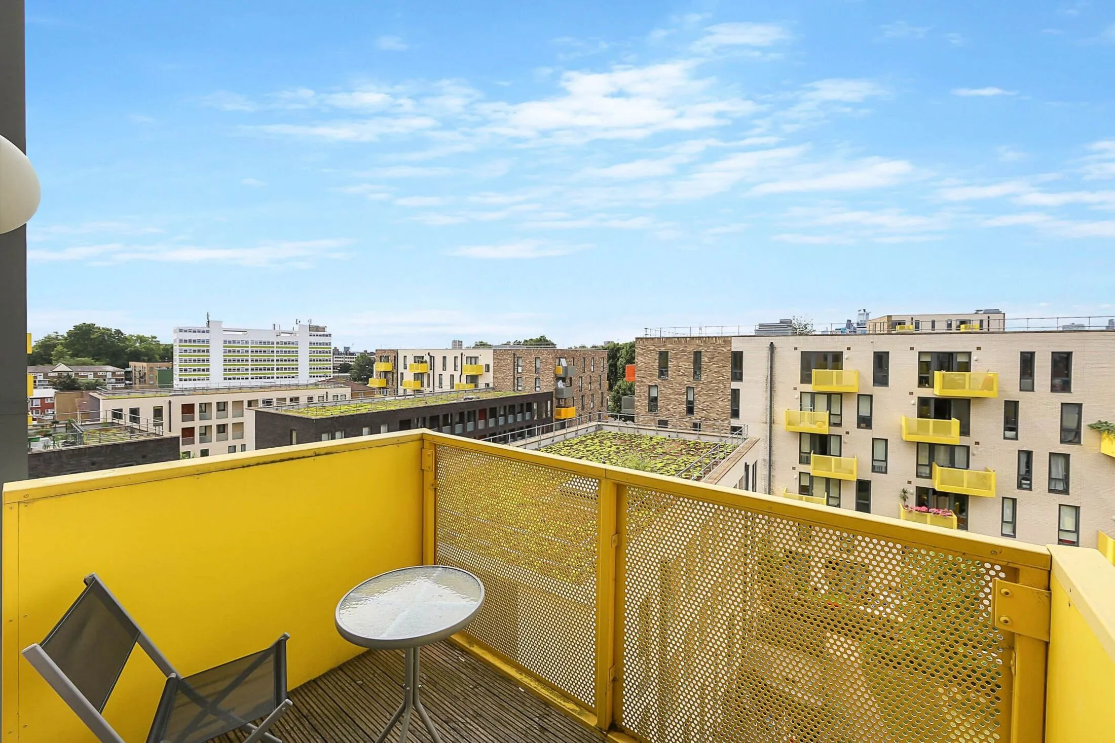 Flat Shandy Street in Greater London