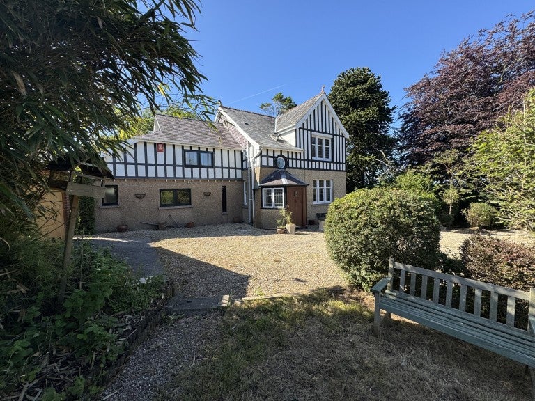 House B4310 in Llanddarog