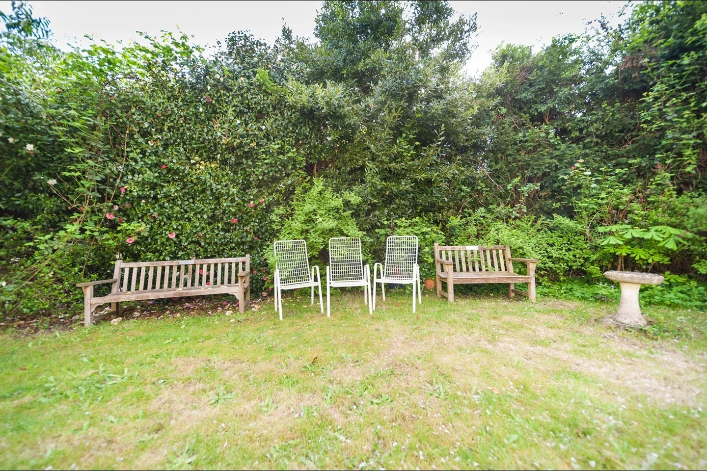 Room Heathside Park Road in Woking