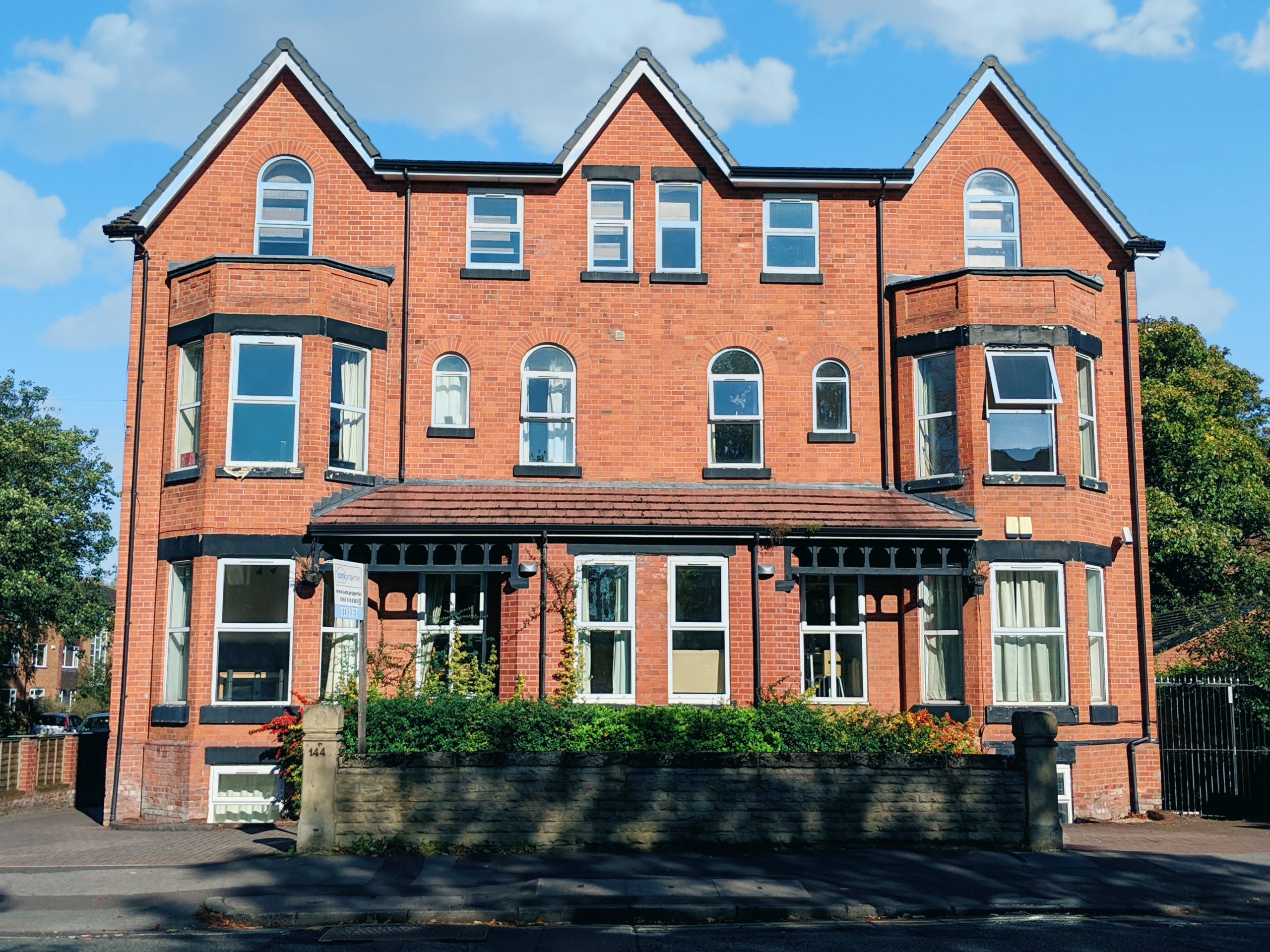 Flat Barlow Moor Road in Manchester
