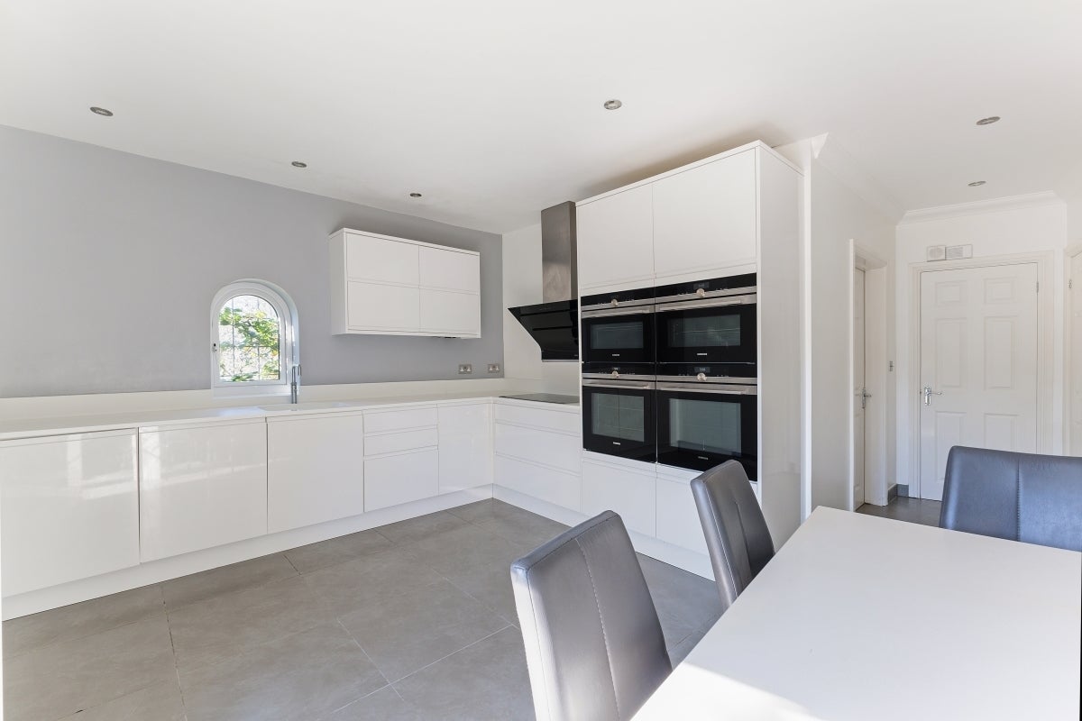 House Gowrie Place in Chaldon