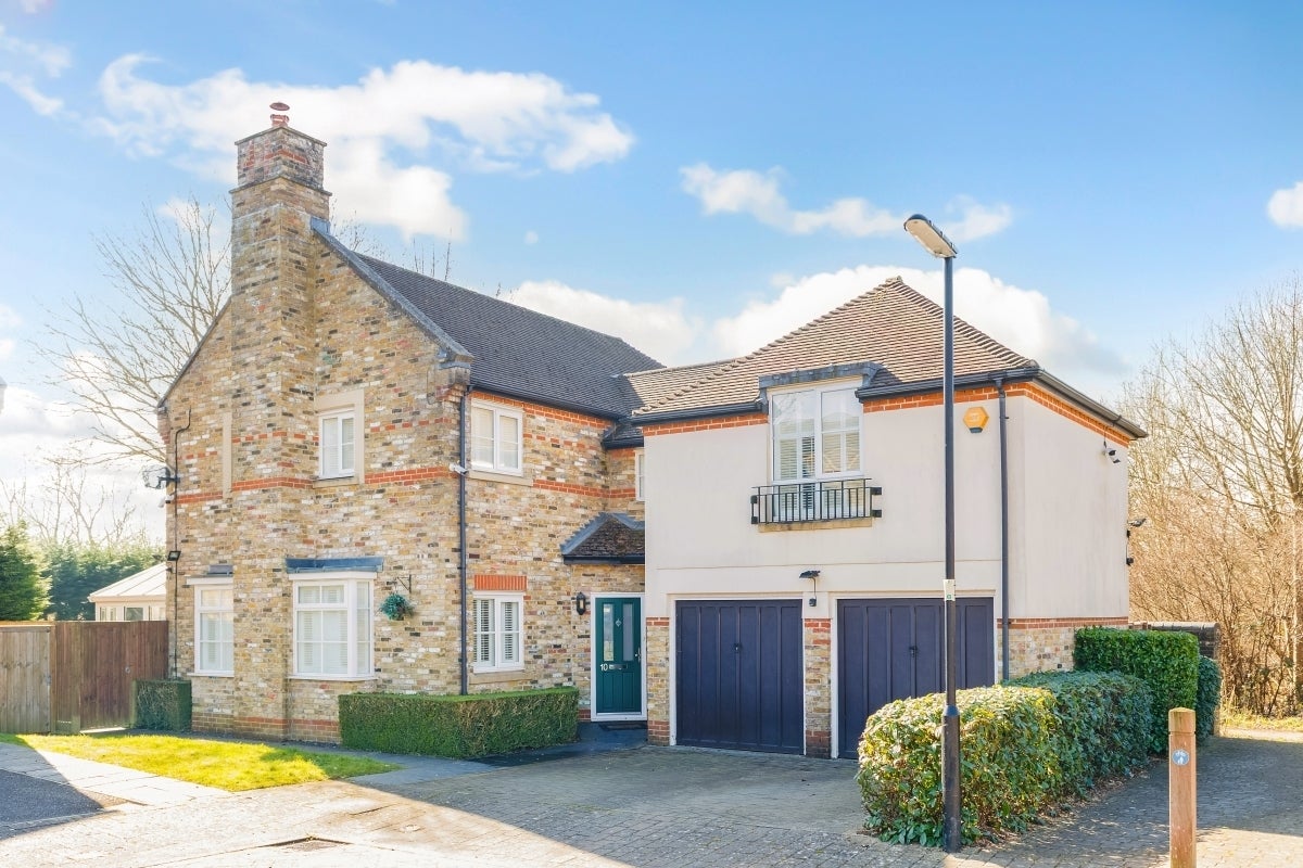 House Gowrie Place in Chaldon