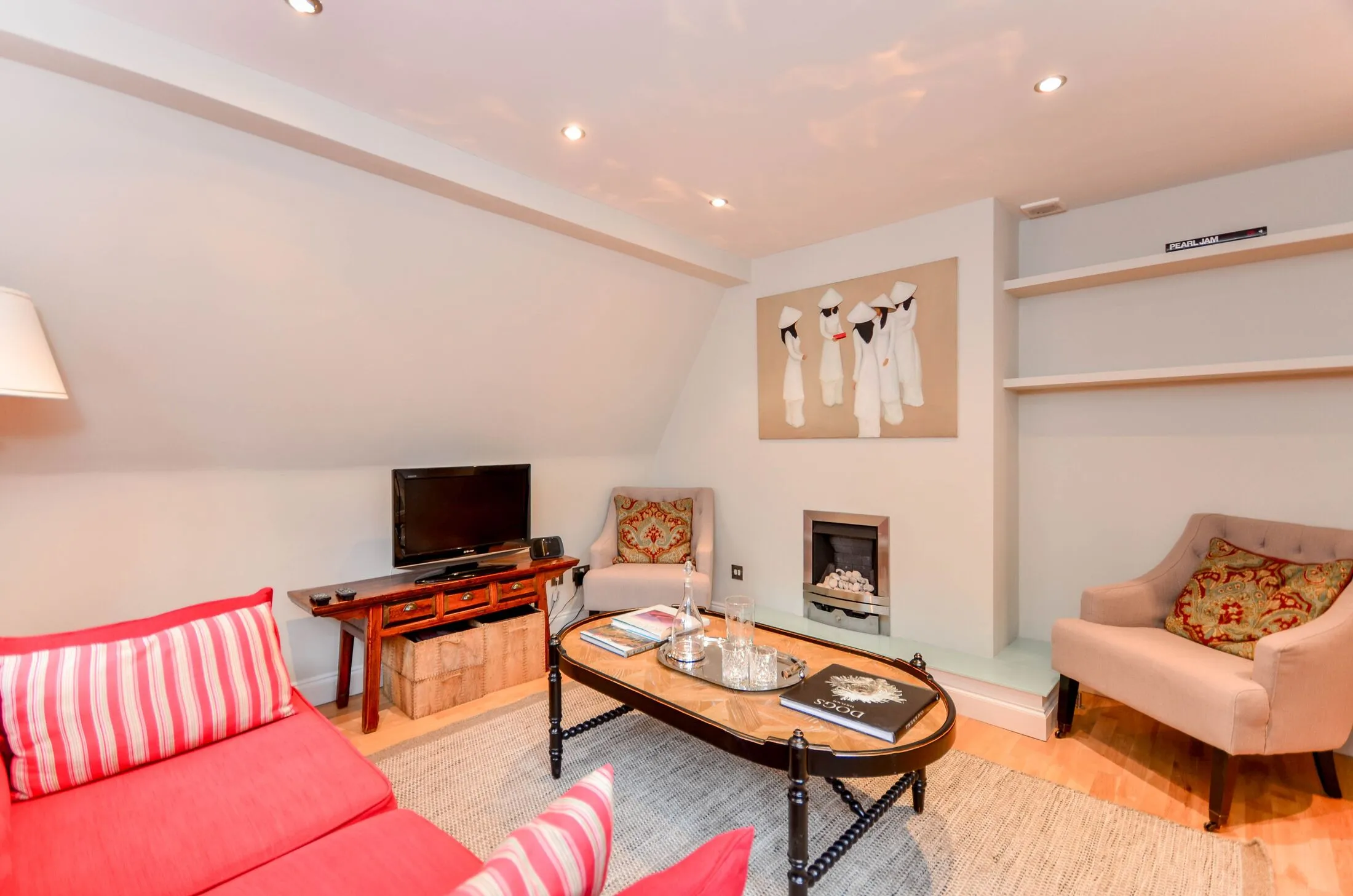 Flat Kensington Court in Greater London