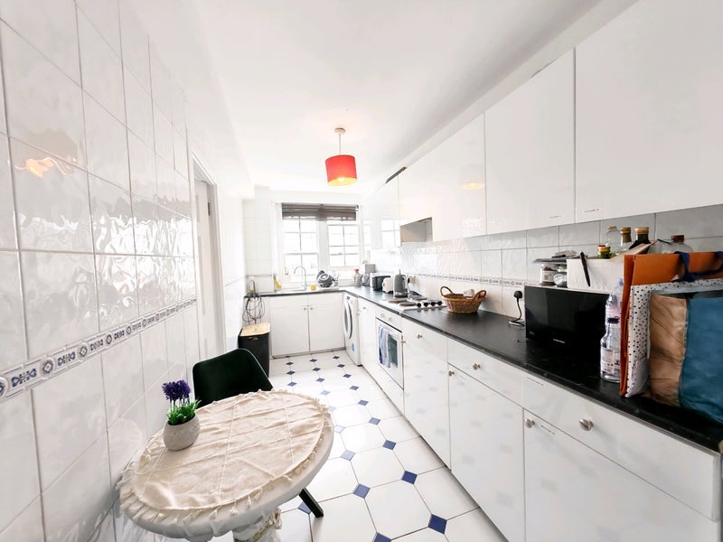 Room Edgware Road in City of Westminster