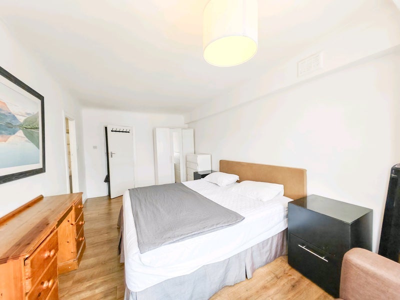 Room Edgware Road in City of Westminster
