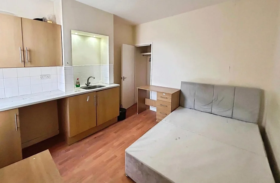Room Grange Avenue in Reading