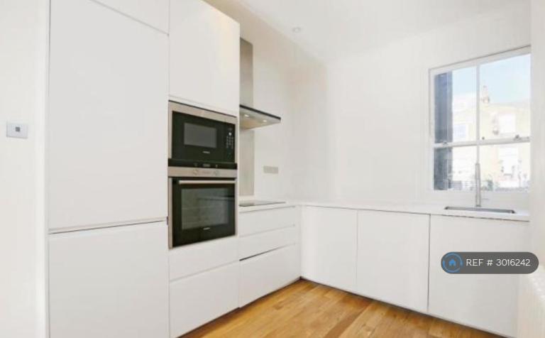 Flat Rosebury Road in Greater London