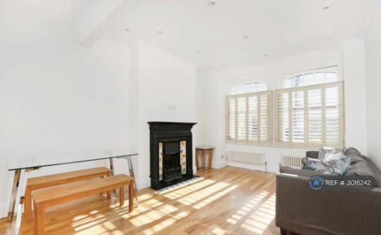 Flat Rosebury Road in Greater London