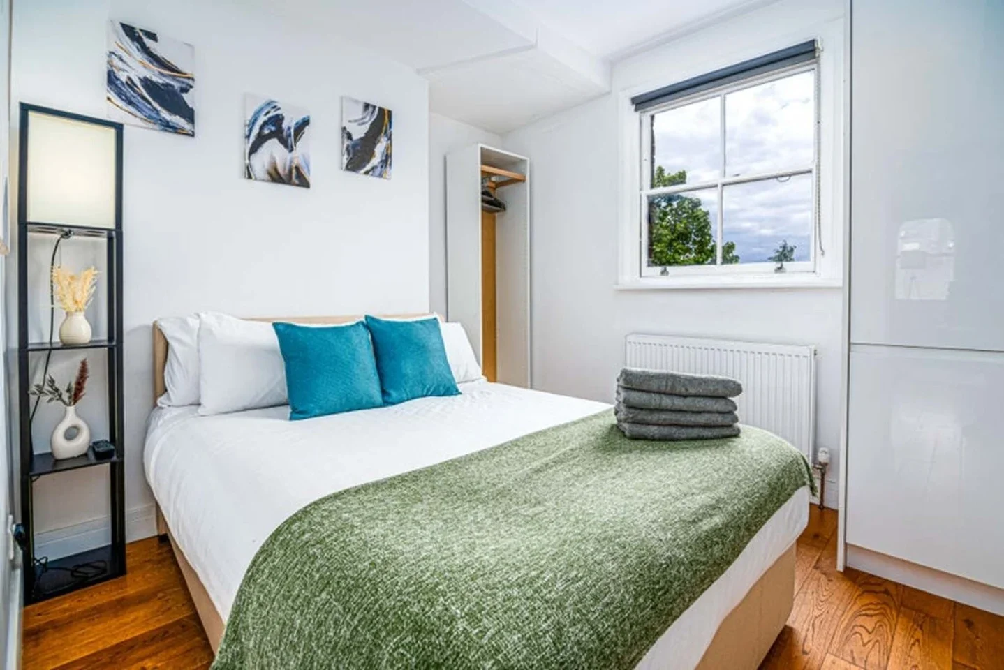 Flat Lowfield Road in Greater London