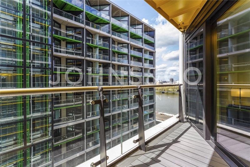 Flat Tideway Walk in Greater London