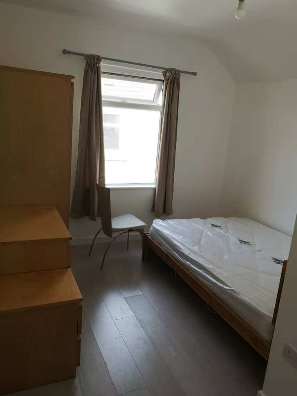 Room Talworth Street in Cardiff