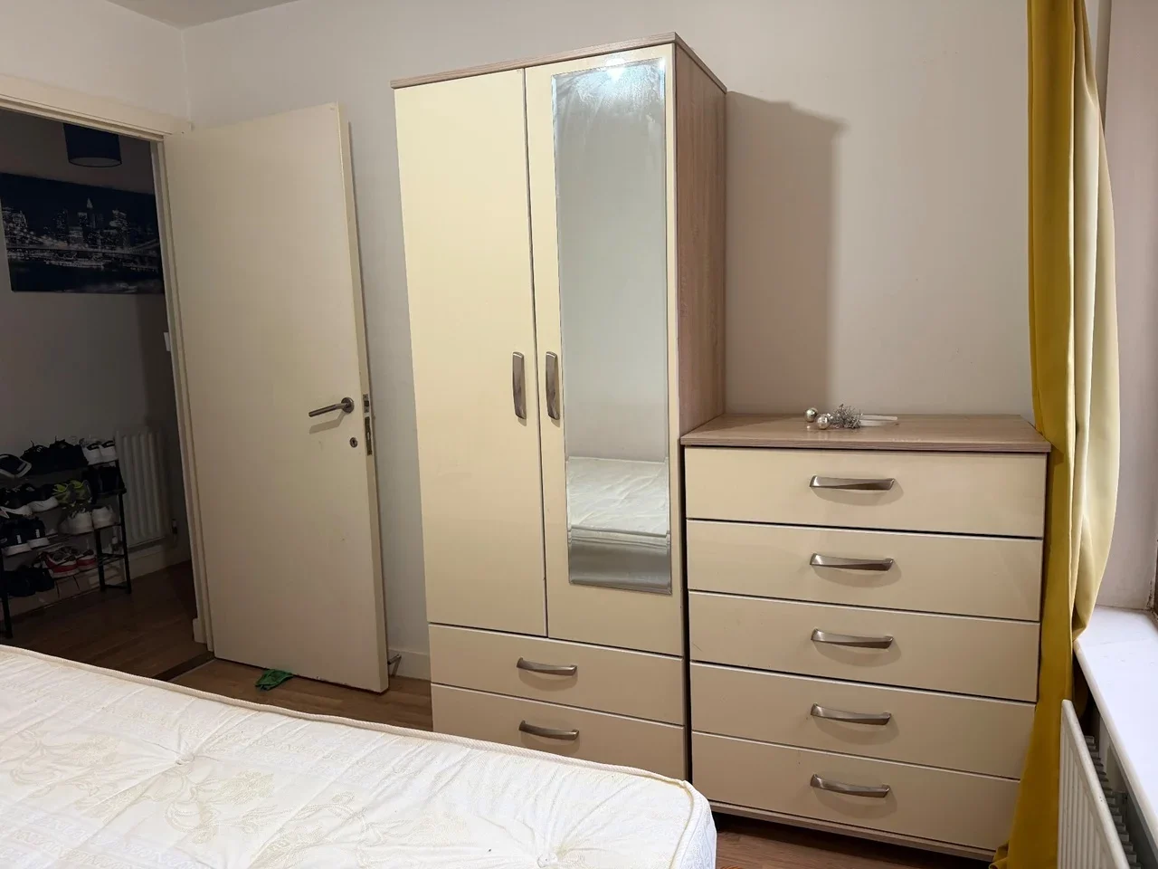 Room Barchester Street in Greater London