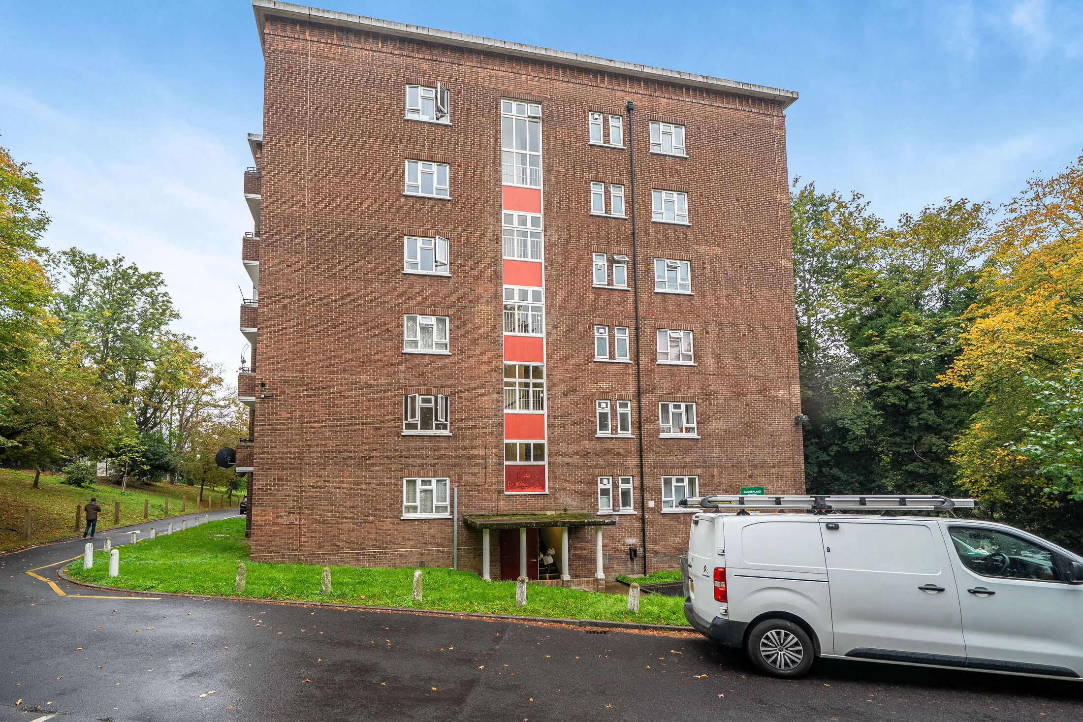 Flat Cumberland House in Greater London